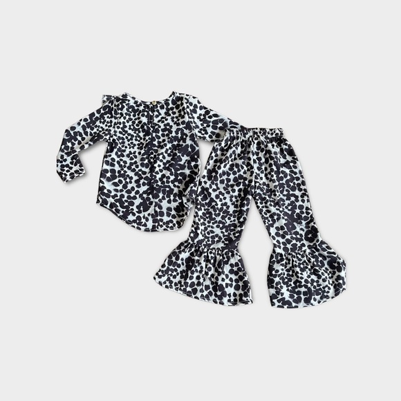 Baby Toddler Black/White Animal Print Bell Bottom 2-Pc Outfit Set 18-24mos - Picture 3 of 5